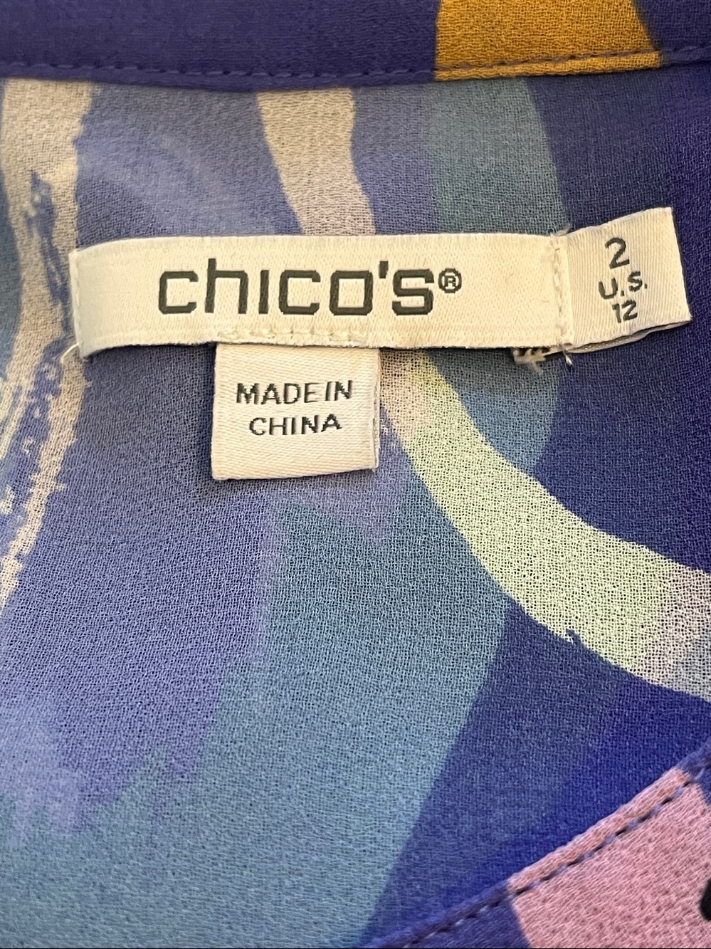 Chico's multi-color Abstract Print Button-Front Blouse
Chicos Sz 2 = US L
12-14 - Picture 10 of 10